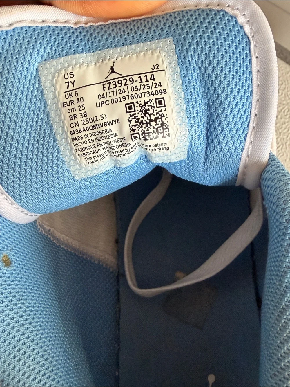 Jordan Kids Low-Top Sneakers in Light Blue and White